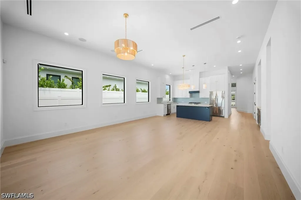 638 93rd Avenue N Naples FL 34108
