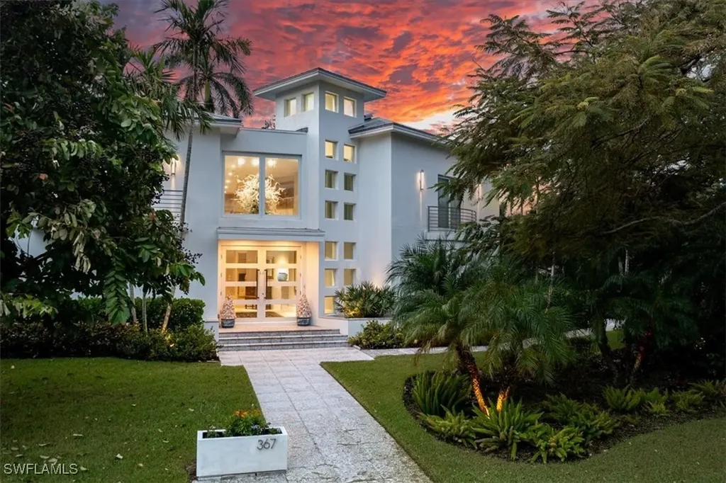 367 5th Avenue N Naples FL 34102
