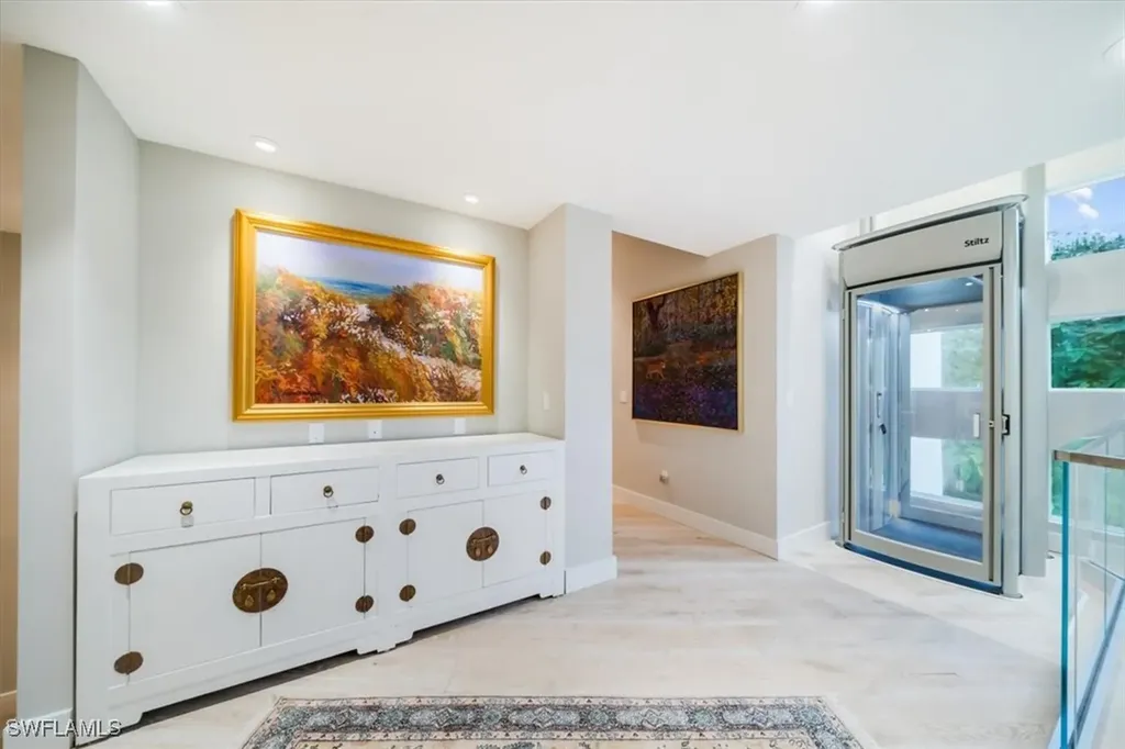 367 5th Avenue N Naples FL 34102