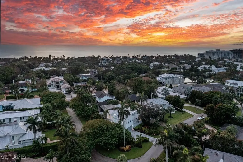 367 5th Avenue N Naples FL 34102