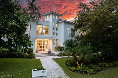 367 5TH Avenue N Naples FL 34102