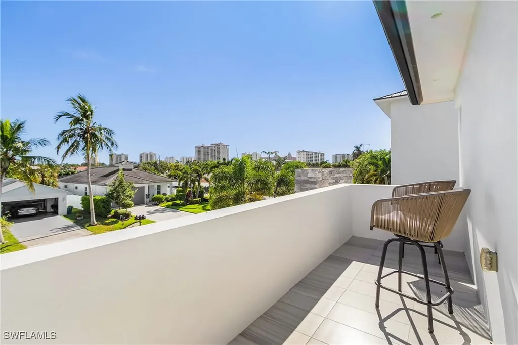 591 93rd Avenue N Naples FL 34108