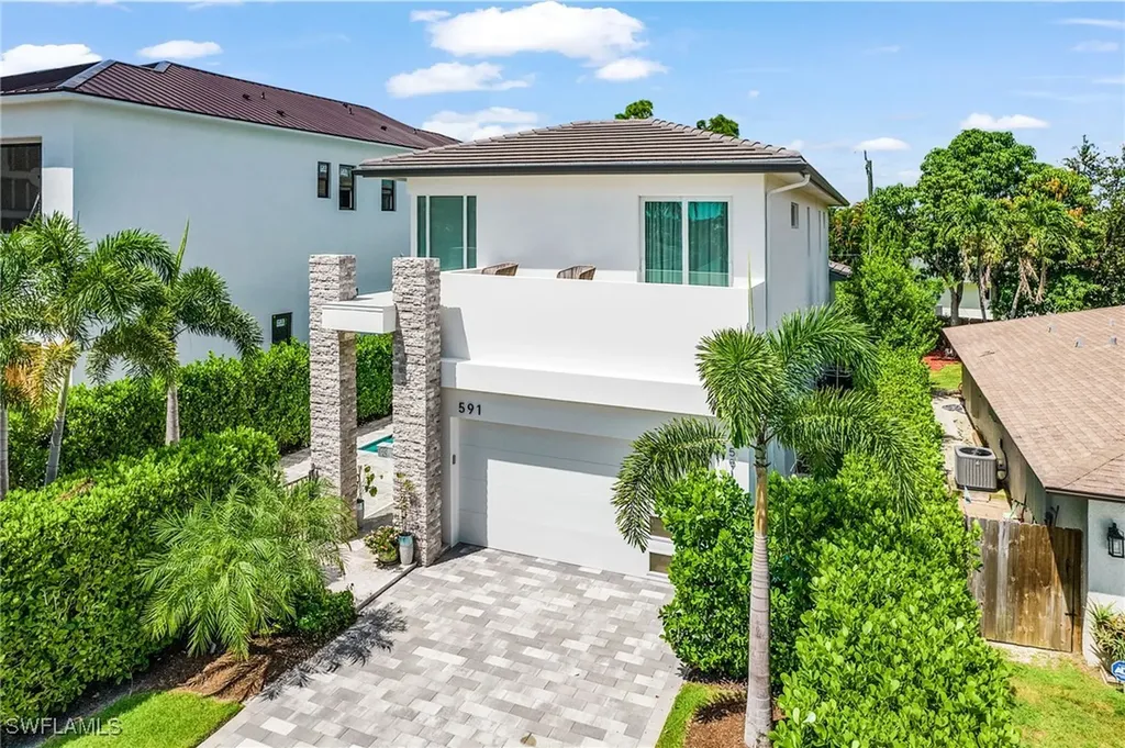 591 93rd Avenue N Naples FL 34108