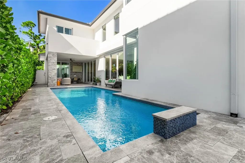 591 93rd Avenue N Naples FL 34108