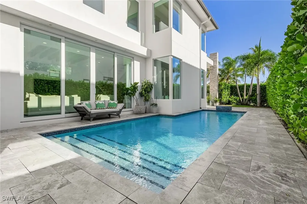 591 93rd Avenue N Naples FL 34108