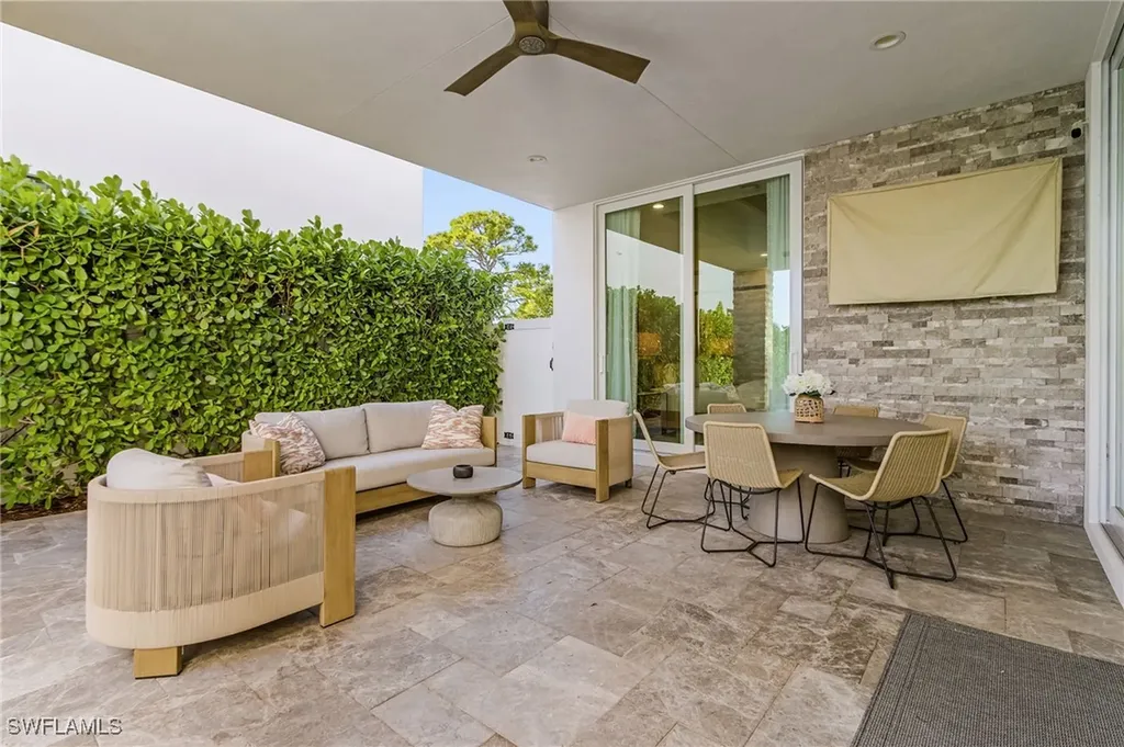591 93rd Avenue N Naples FL 34108