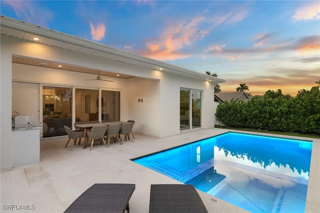 664 100th Avenue N Naples FL 34108