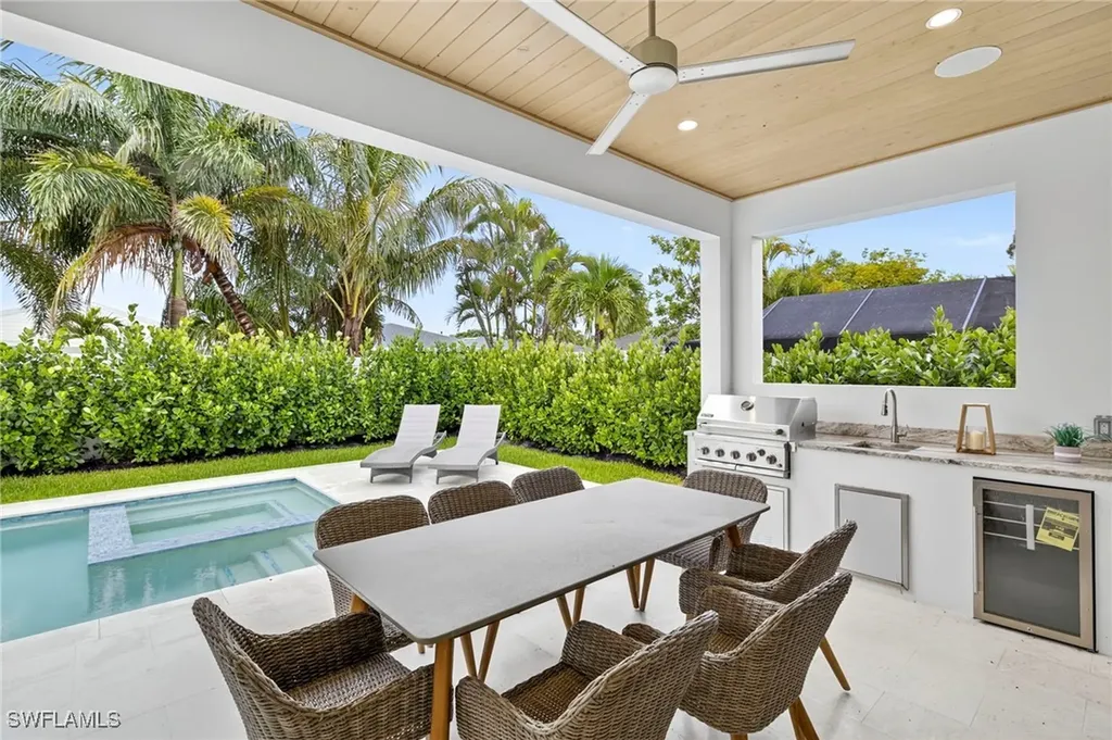 664 100th Avenue N Naples FL 34108