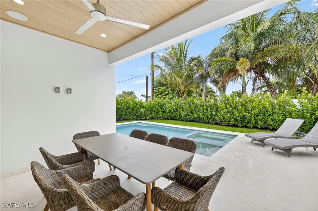 664 100th Avenue N Naples FL 34108