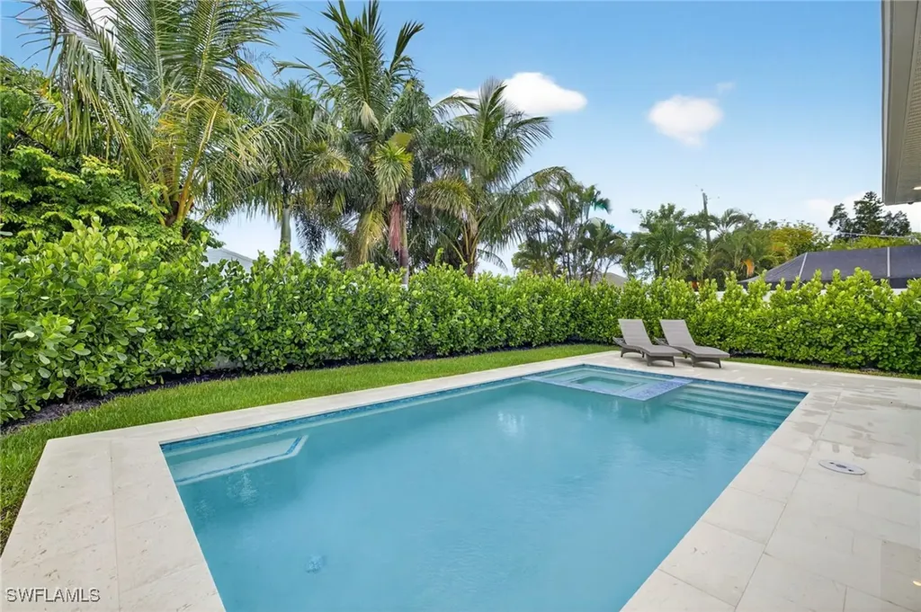 664 100th Avenue N Naples FL 34108
