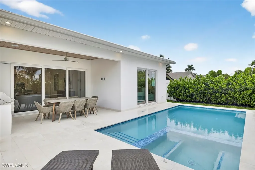 664 100th Avenue N Naples FL 34108