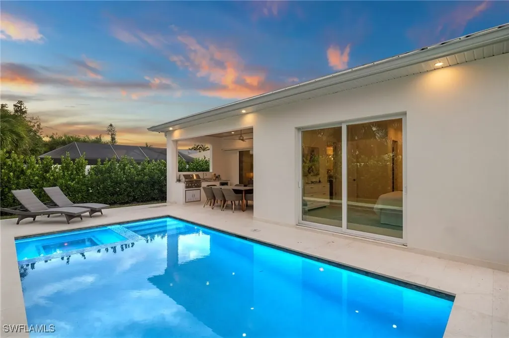 664 100th Avenue N Naples FL 34108