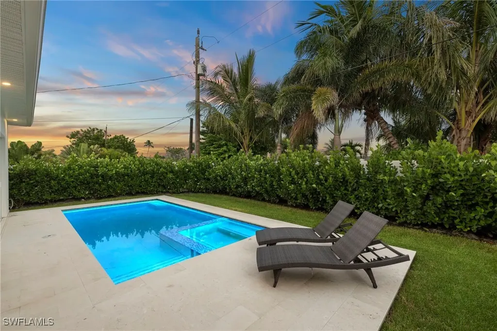 664 100th Avenue N Naples FL 34108
