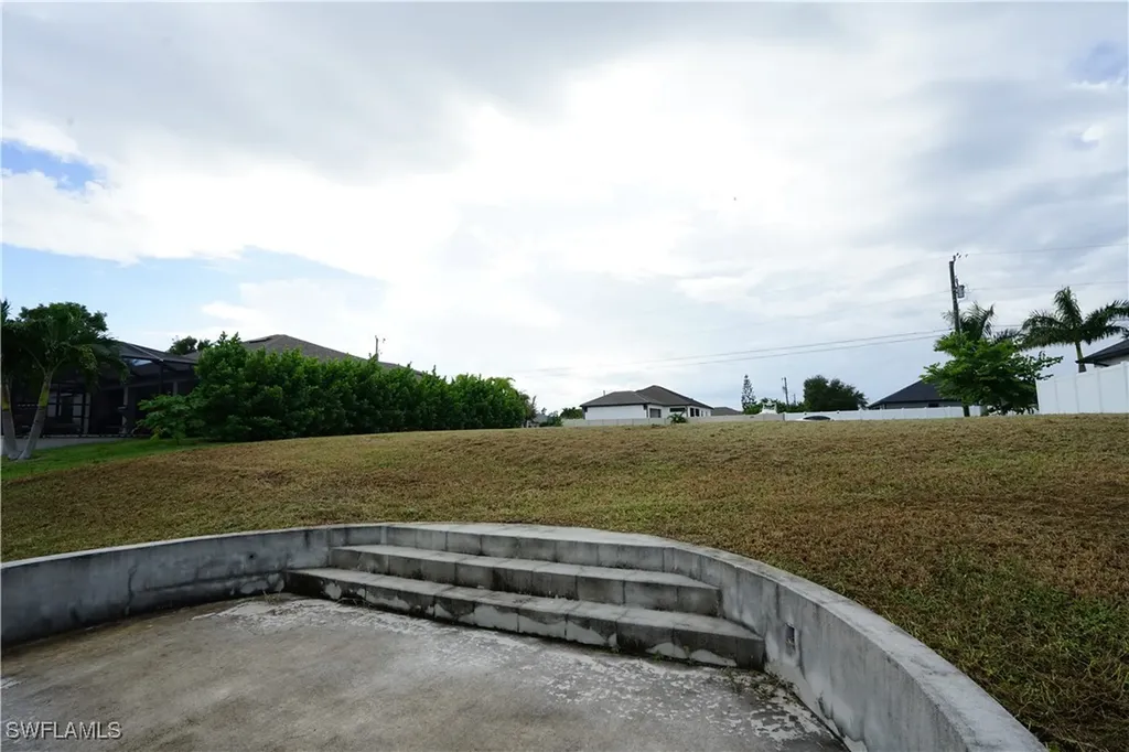 1429 SE 4th Place Cape Coral FL 33990
