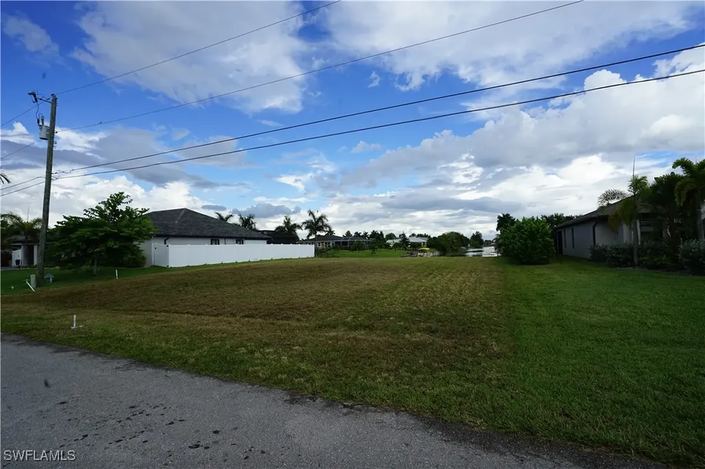 1429 SE 4th Place Cape Coral FL 33990