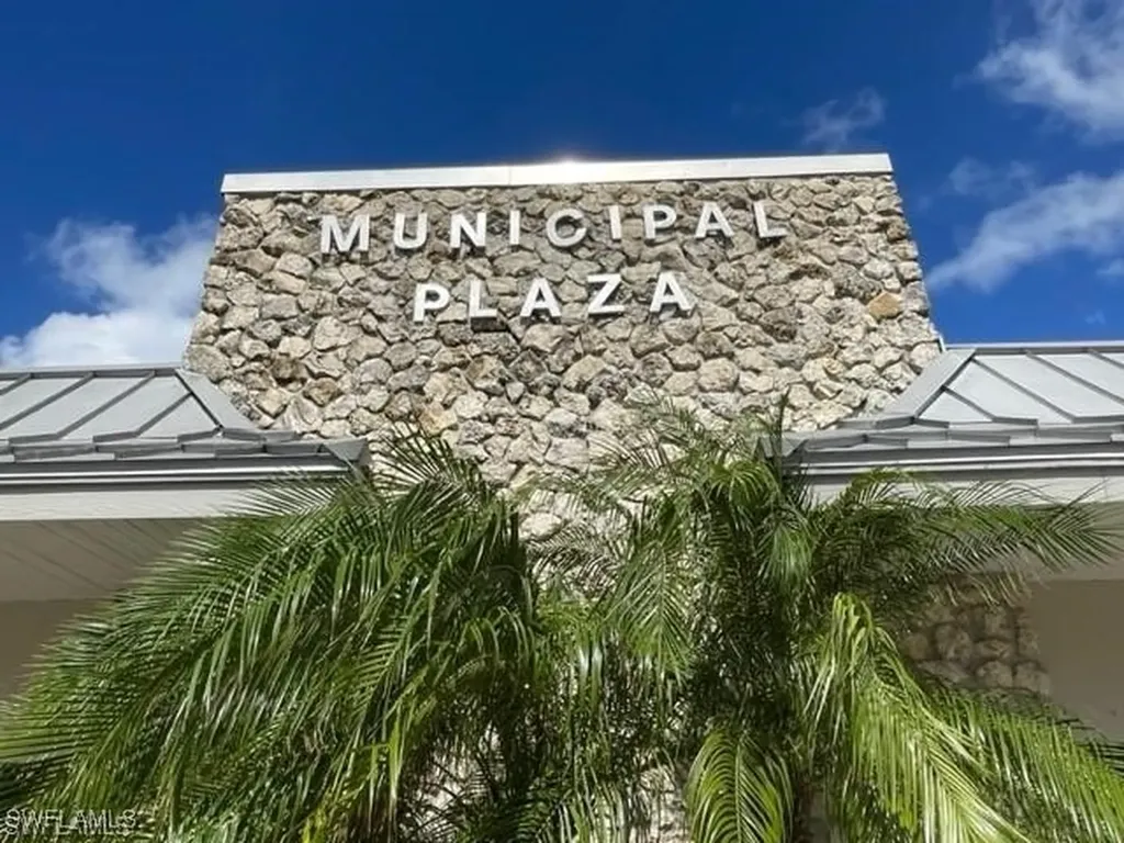 1013 5th Avenue N Naples FL 34102