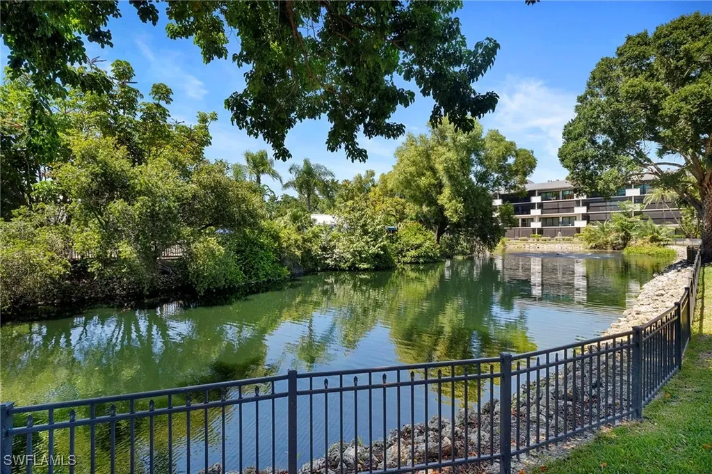 600 Neapolitan Way Naples FL 34103