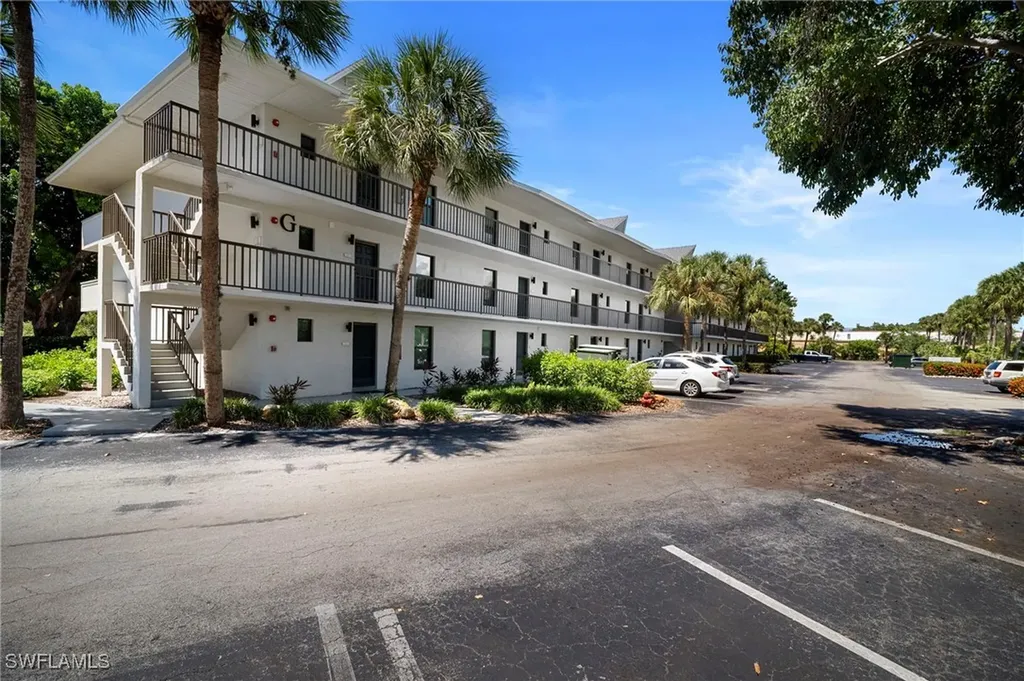 600 Neapolitan Way Naples FL 34103