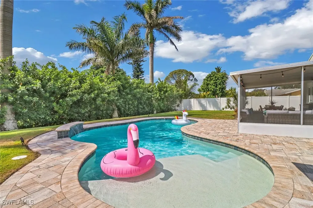 2680 Longboat Drive Naples FL 34104