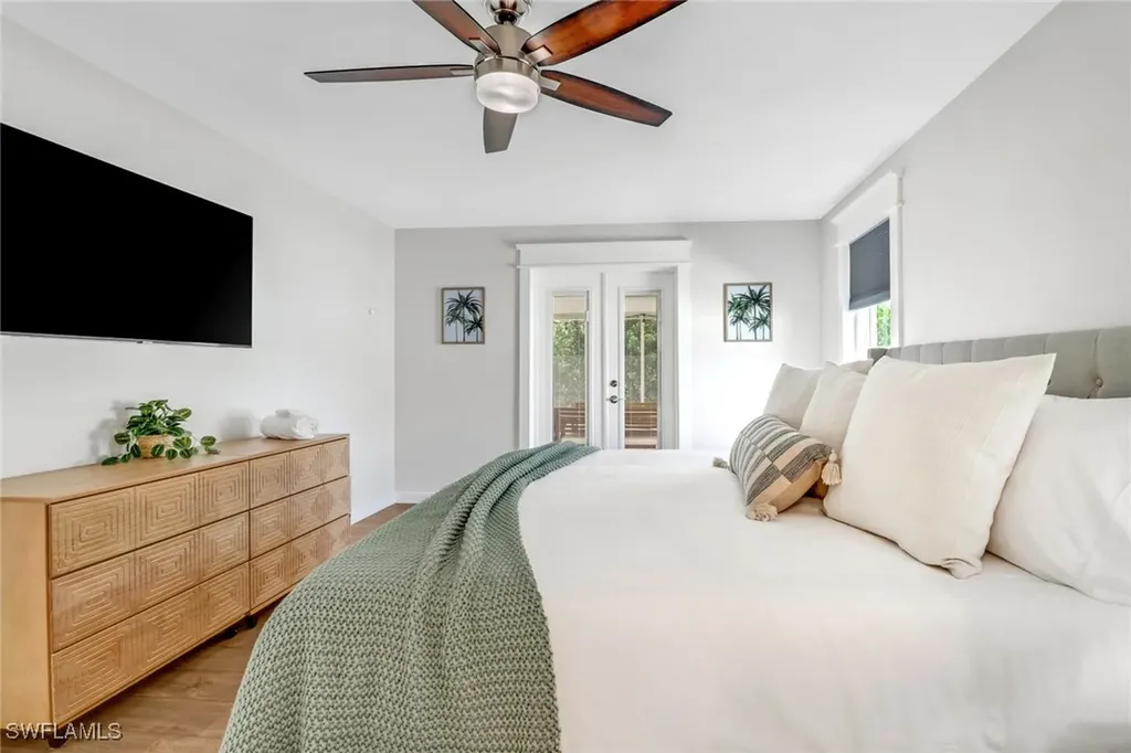 2680 Longboat Drive Naples FL 34104