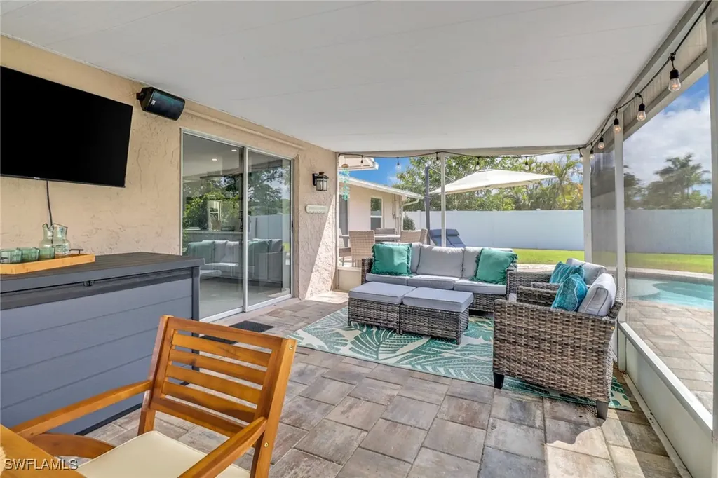 2680 Longboat Drive Naples FL 34104