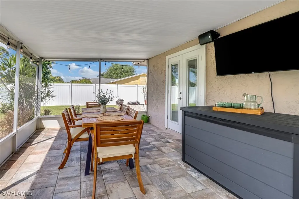 2680 Longboat Drive Naples FL 34104