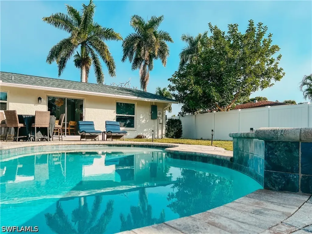 2680 Longboat Drive Naples FL 34104