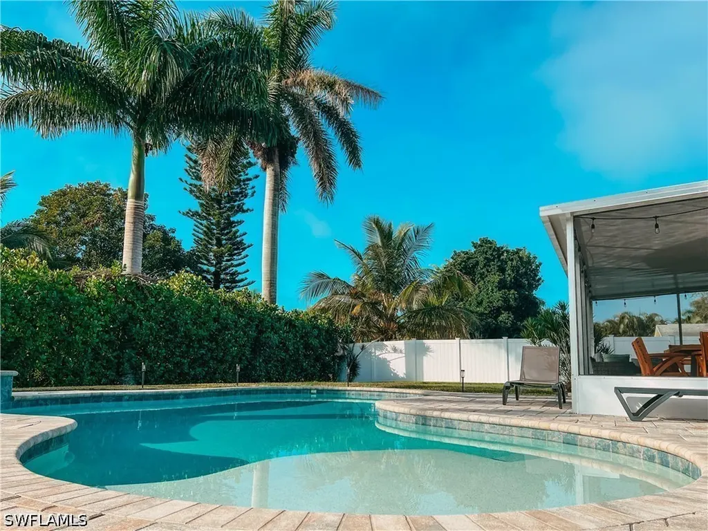 2680 Longboat Drive Naples FL 34104