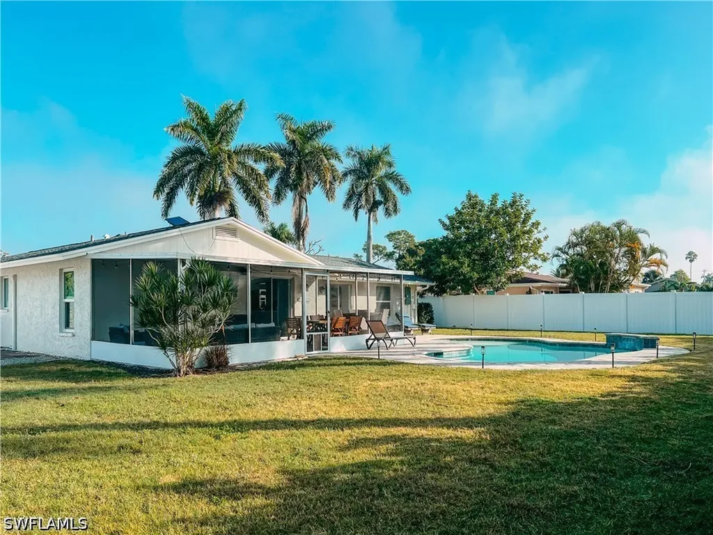 2680 Longboat Drive Naples FL 34104
