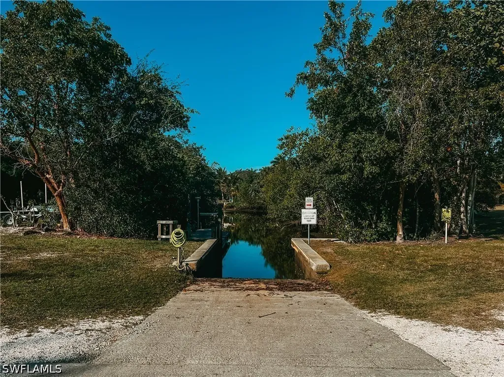 2680 Longboat Drive Naples FL 34104