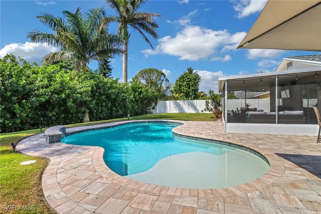 2680 Longboat Drive Naples FL 34104