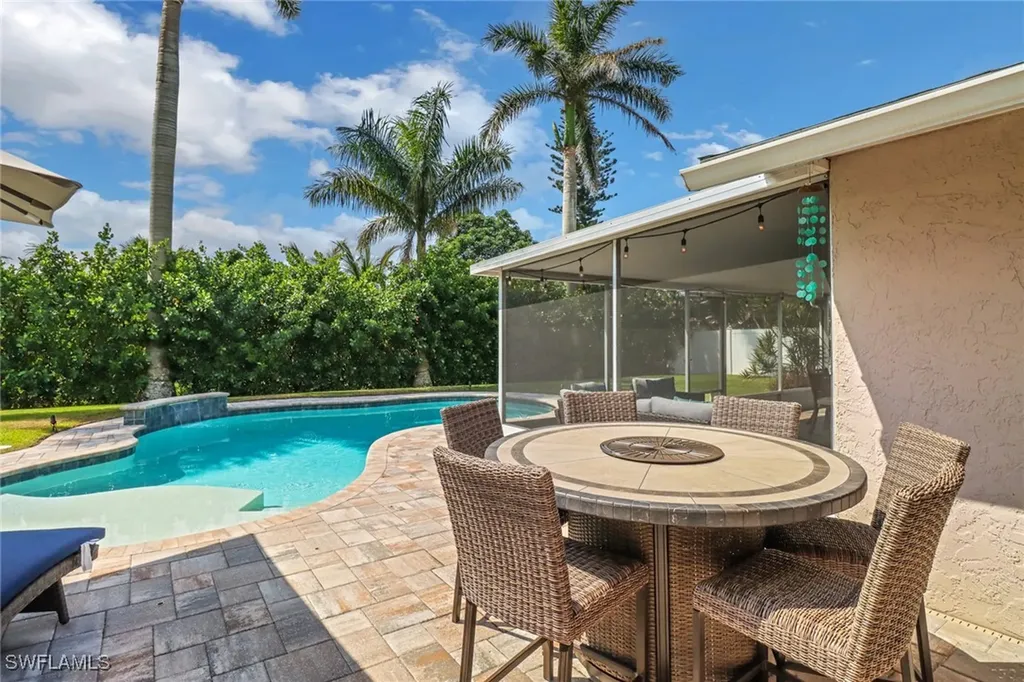 2680 Longboat Drive Naples FL 34104
