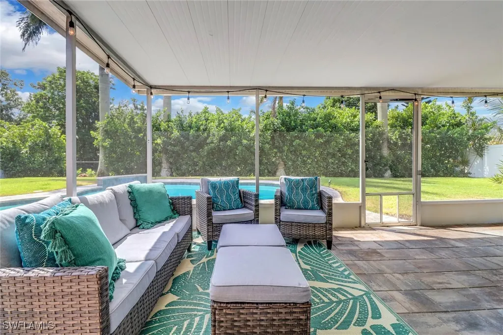 2680 Longboat Drive Naples FL 34104