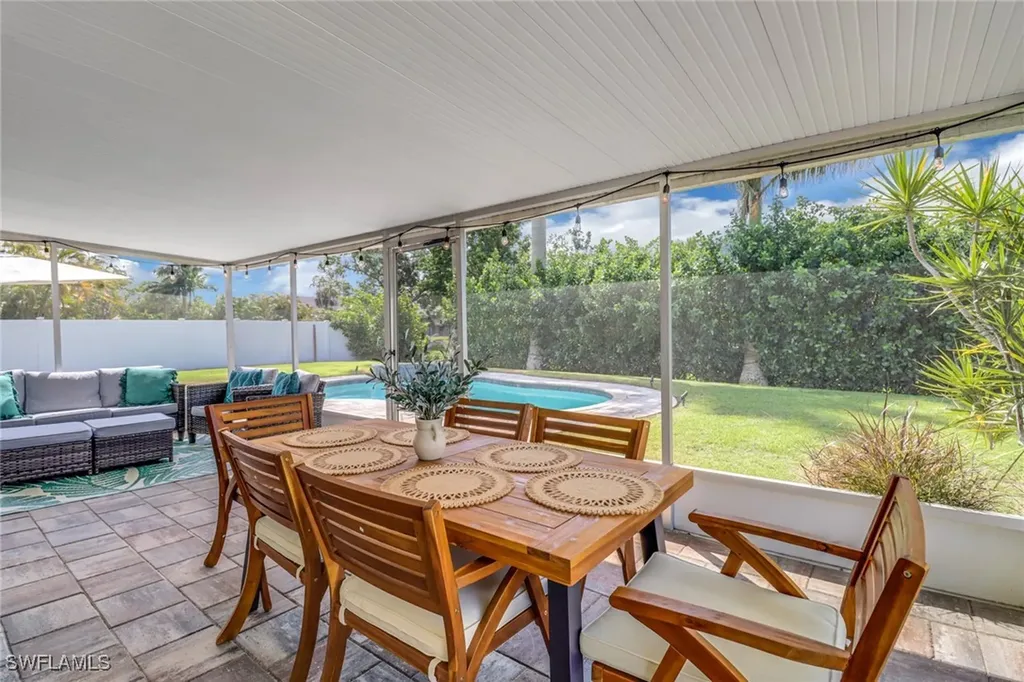 2680 Longboat Drive Naples FL 34104