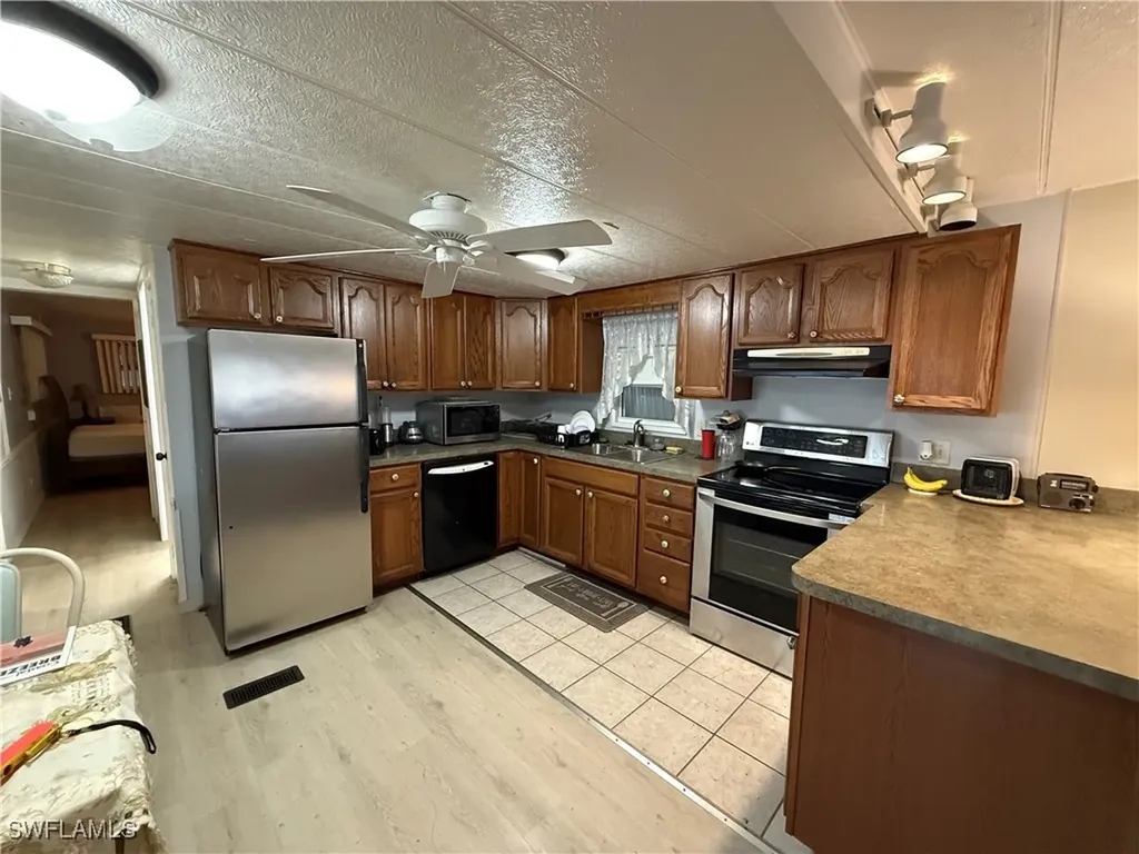 539 Poinsettia Lane Naples FL 34114