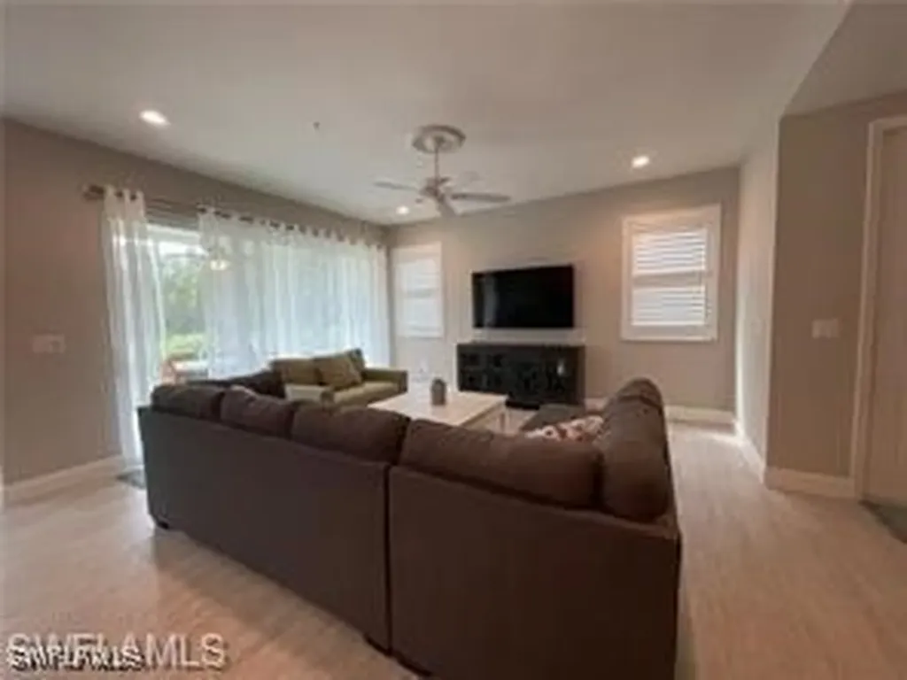 2548 Seychelles Drive Naples FL 34112