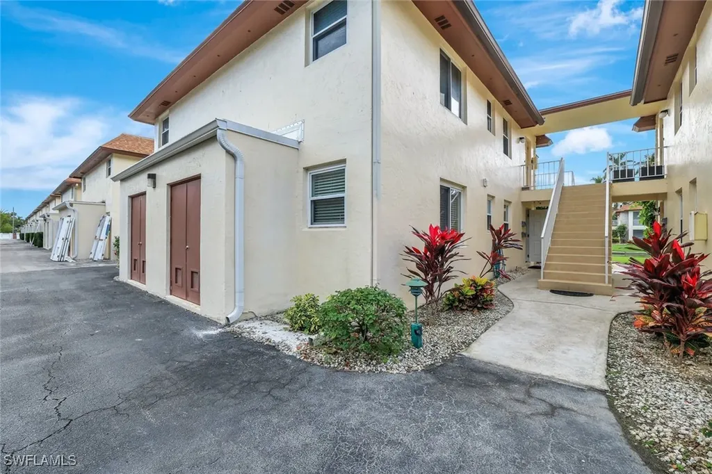 1155 Sandpiper Street Naples FL 34102