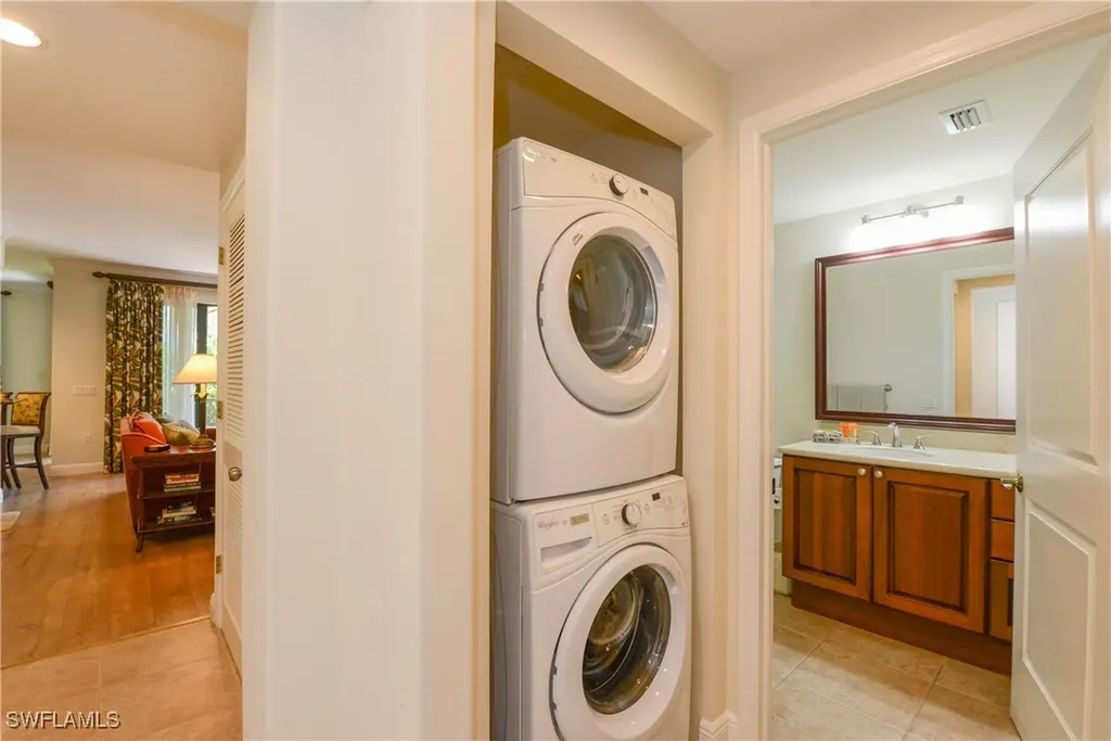 975 Sandpiper Street Naples FL 34102