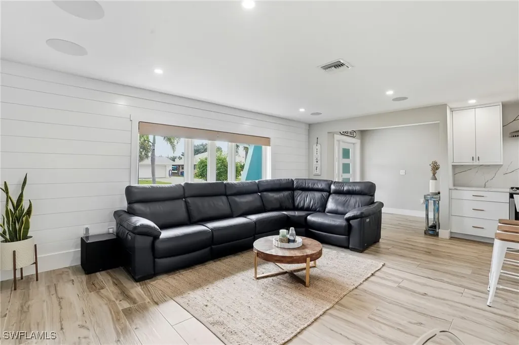 6163 Plumosa Avenue Fort Myers FL 33908