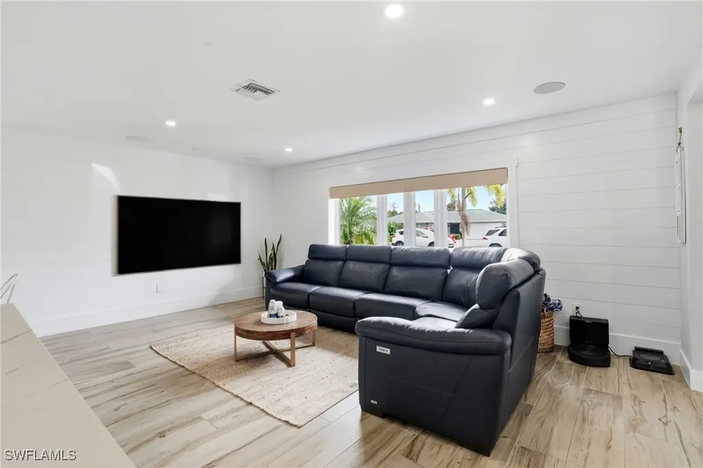 6163 Plumosa Avenue Fort Myers FL 33908