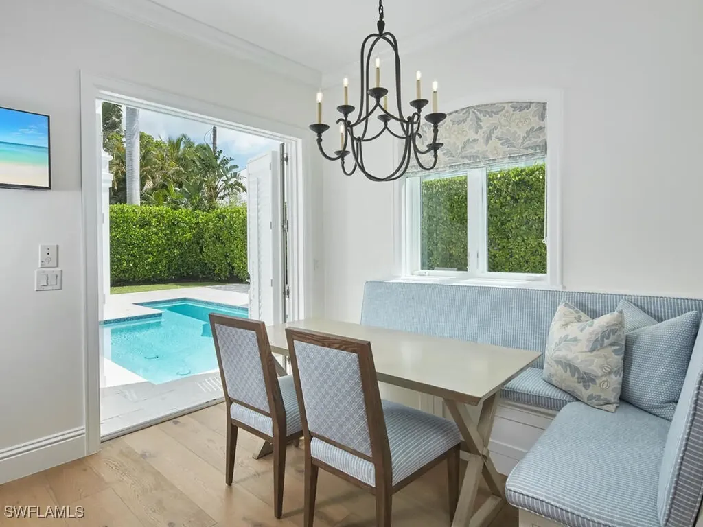 570 2nd Avenue N Naples FL 34102