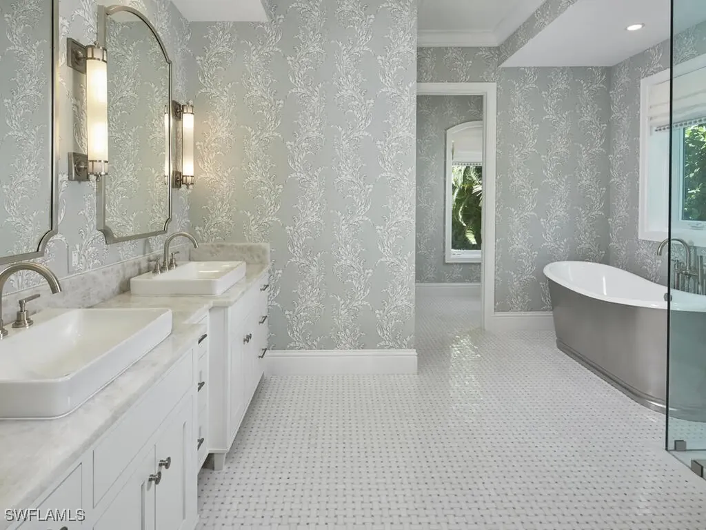570 2nd Avenue N Naples FL 34102