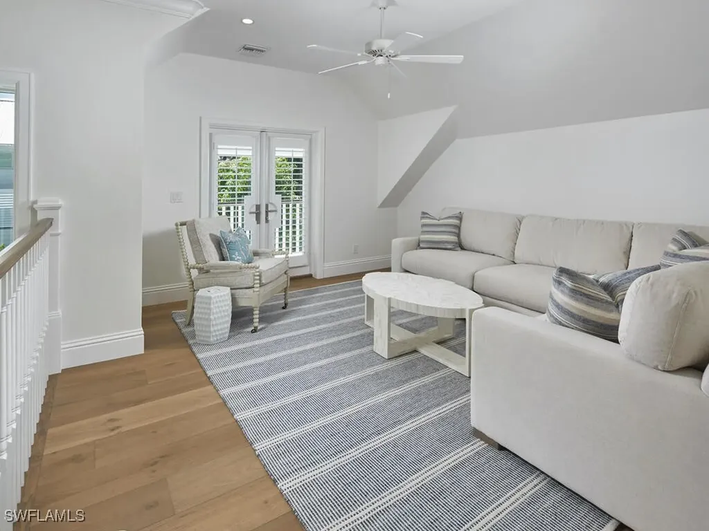 570 2nd Avenue N Naples FL 34102