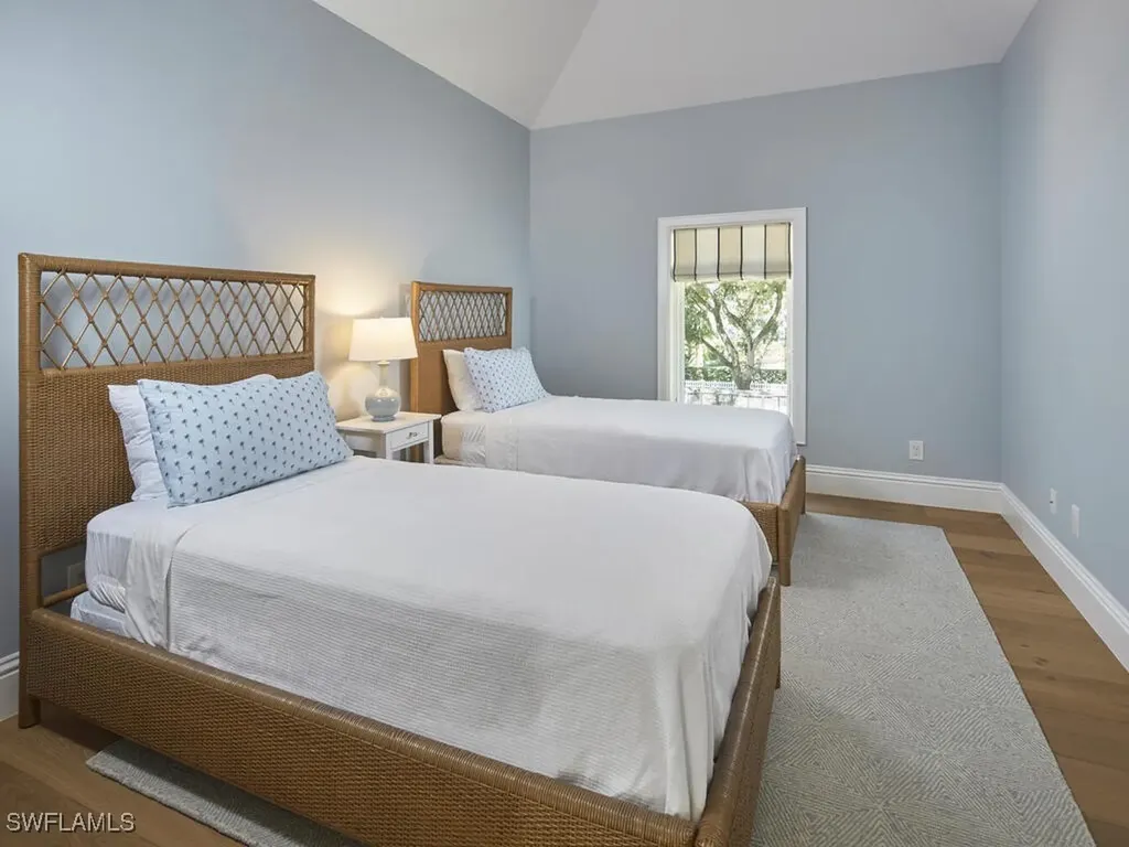 570 2nd Avenue N Naples FL 34102