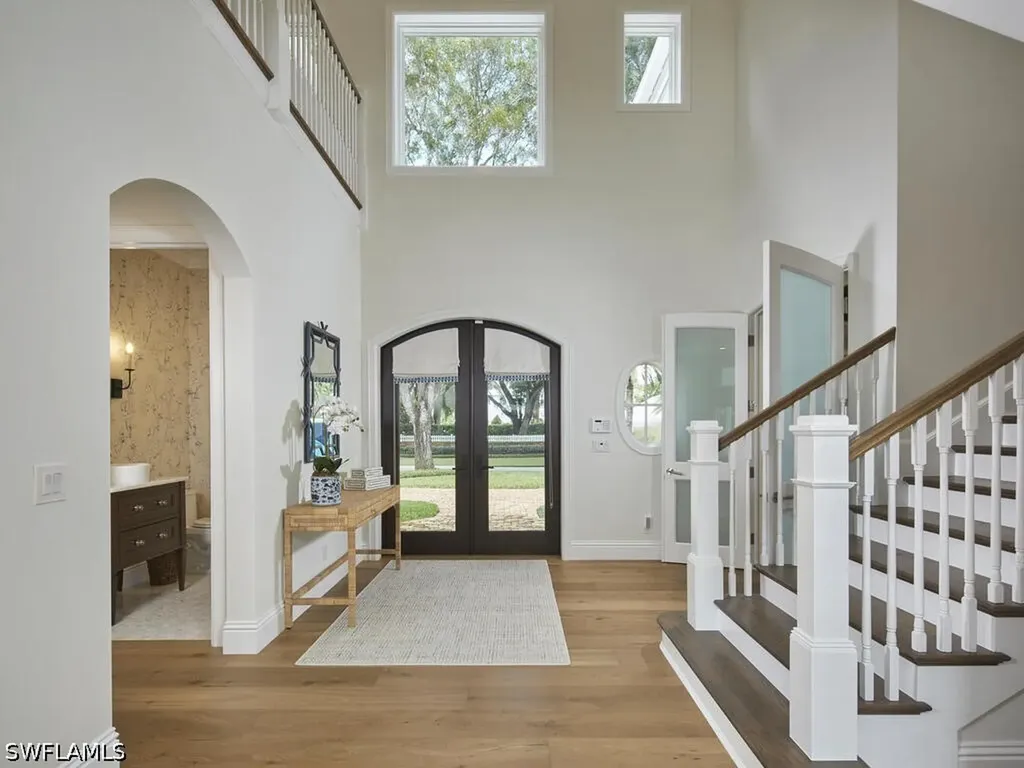 570 2nd Avenue N Naples FL 34102