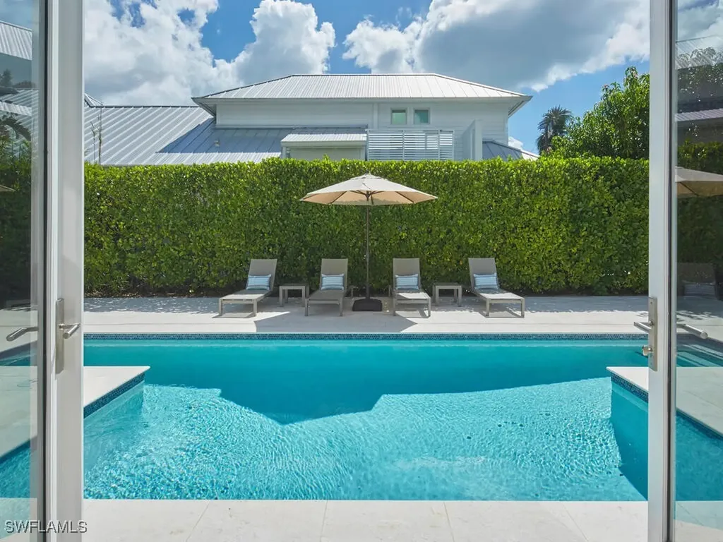 570 2nd Avenue N Naples FL 34102