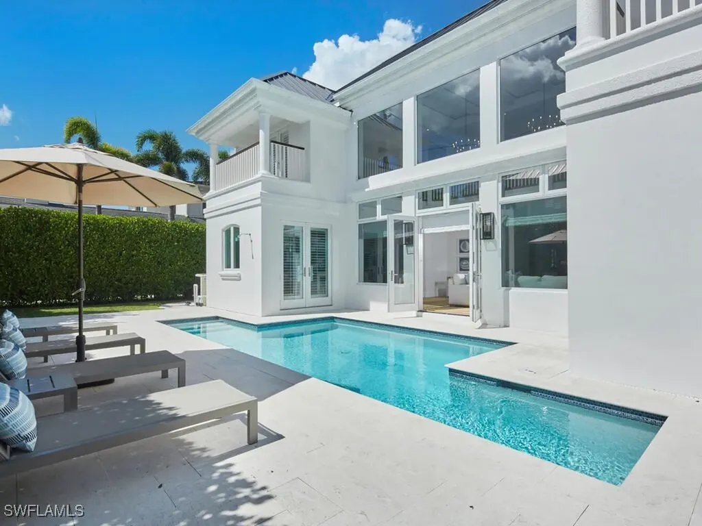 570 2nd Avenue N Naples FL 34102