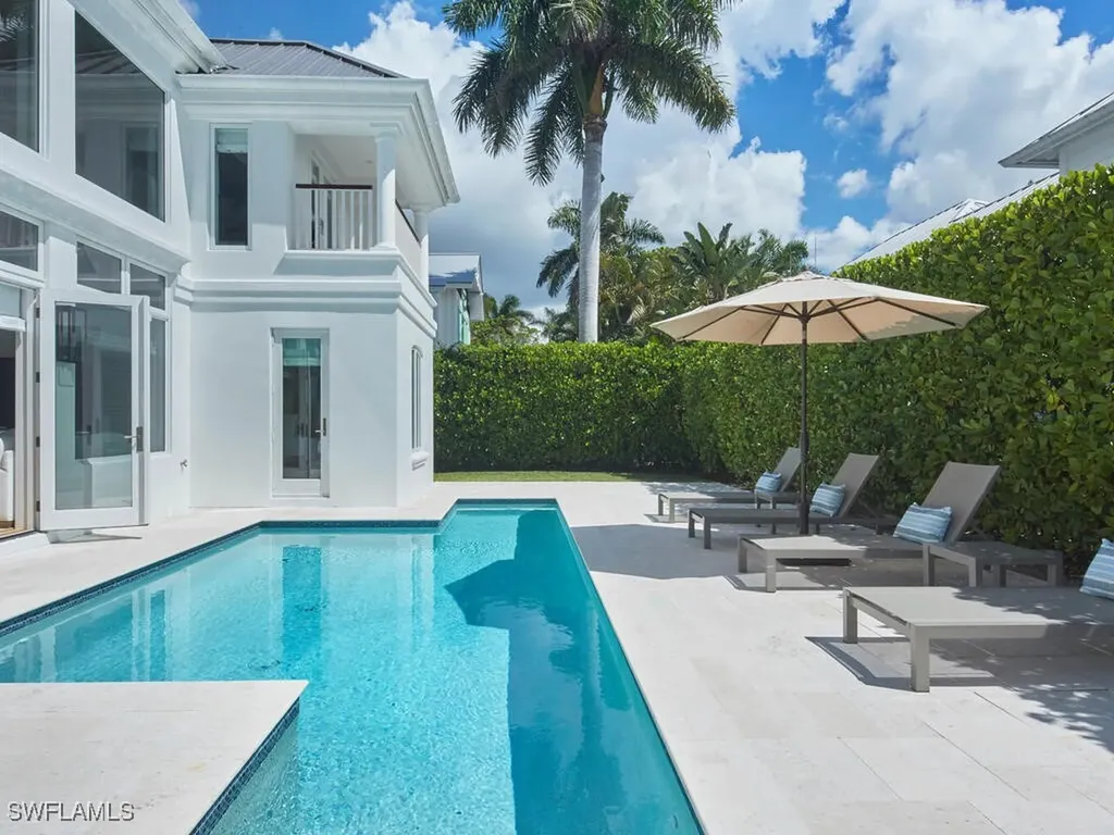 570 2nd Avenue N Naples FL 34102