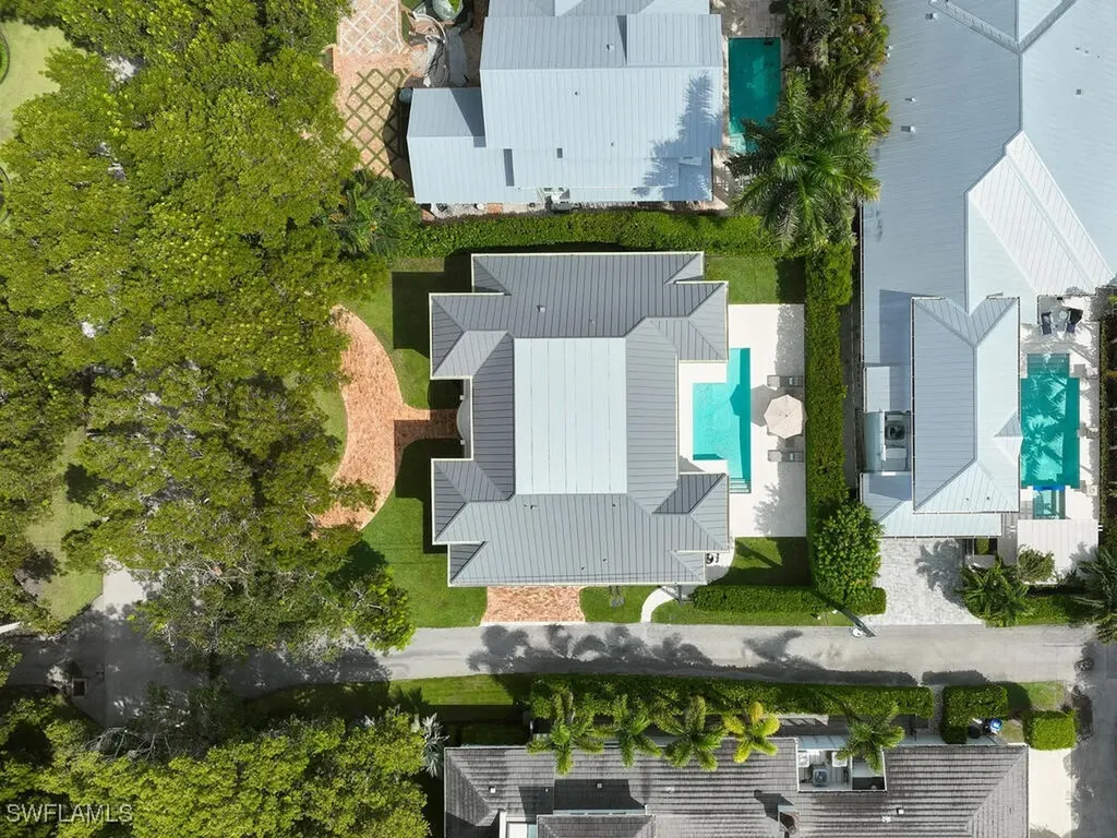 570 2nd Avenue N Naples FL 34102