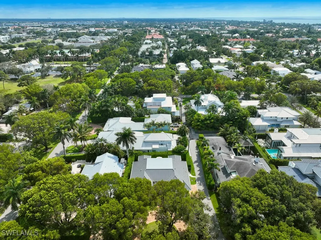 570 2nd Avenue N Naples FL 34102